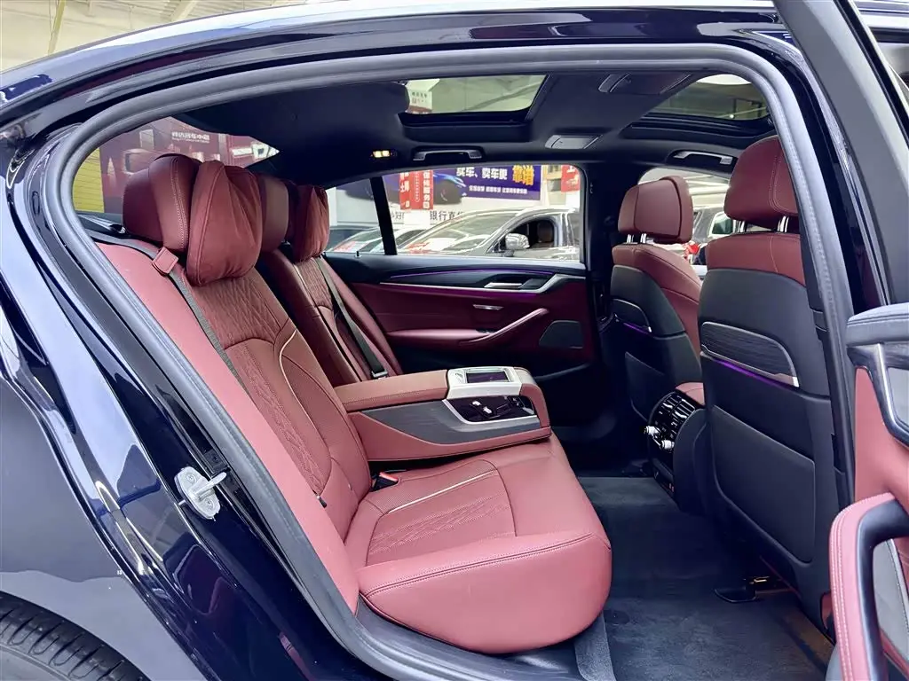 BMW 5 Series 2021 — Photo 6/17
