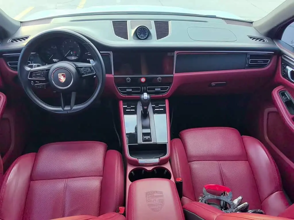 Porsche Macan 2023 — Photo 13/14