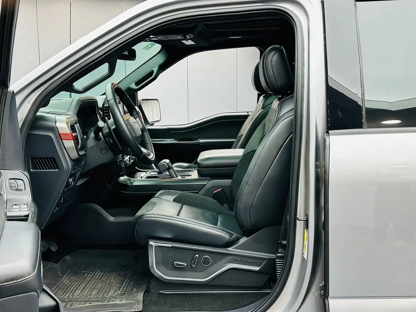 Ford F-150 Raptor 2023 — Photo 12/20