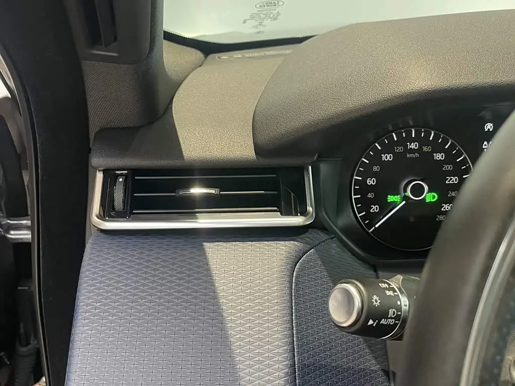 Land Rover Range Rover Velar 2021 — Фото 13/20