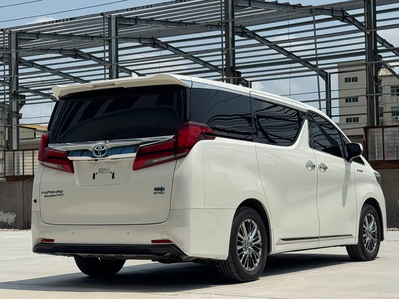 Toyota Alphard 2022 — Photo 6/11