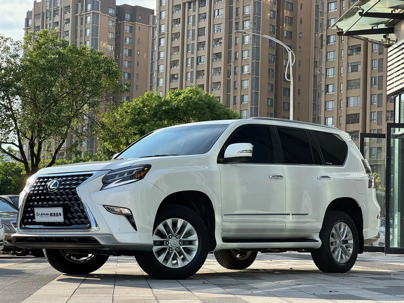 Lexus GX 2017 — Photo 1/13