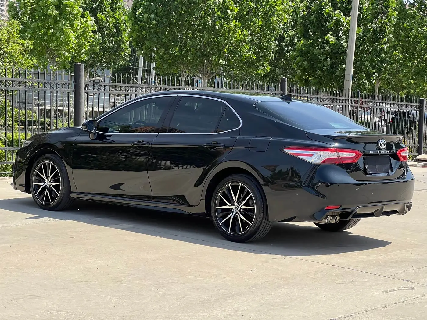 Toyota Camry 2022 — Фото 8/9