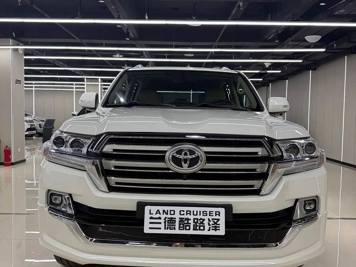 Toyota Land Cruiser 2015 — Фото 2/20