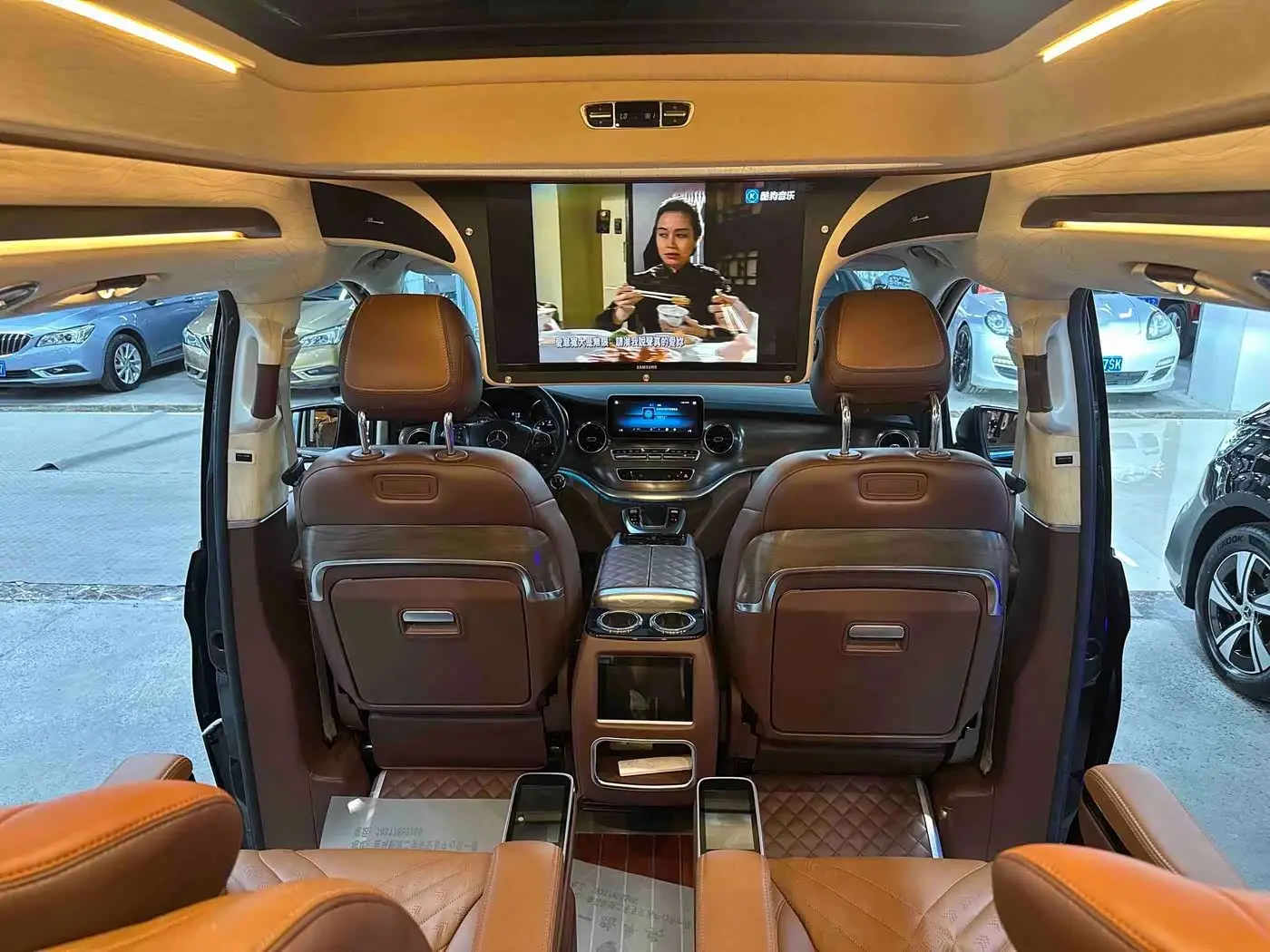 Mercedes-Benz V-Class 2021 — Фото 5/8