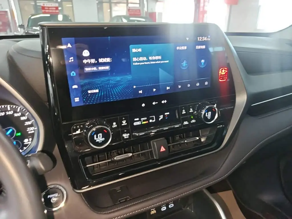 Toyota Highlander 2023 — Фото 13/20