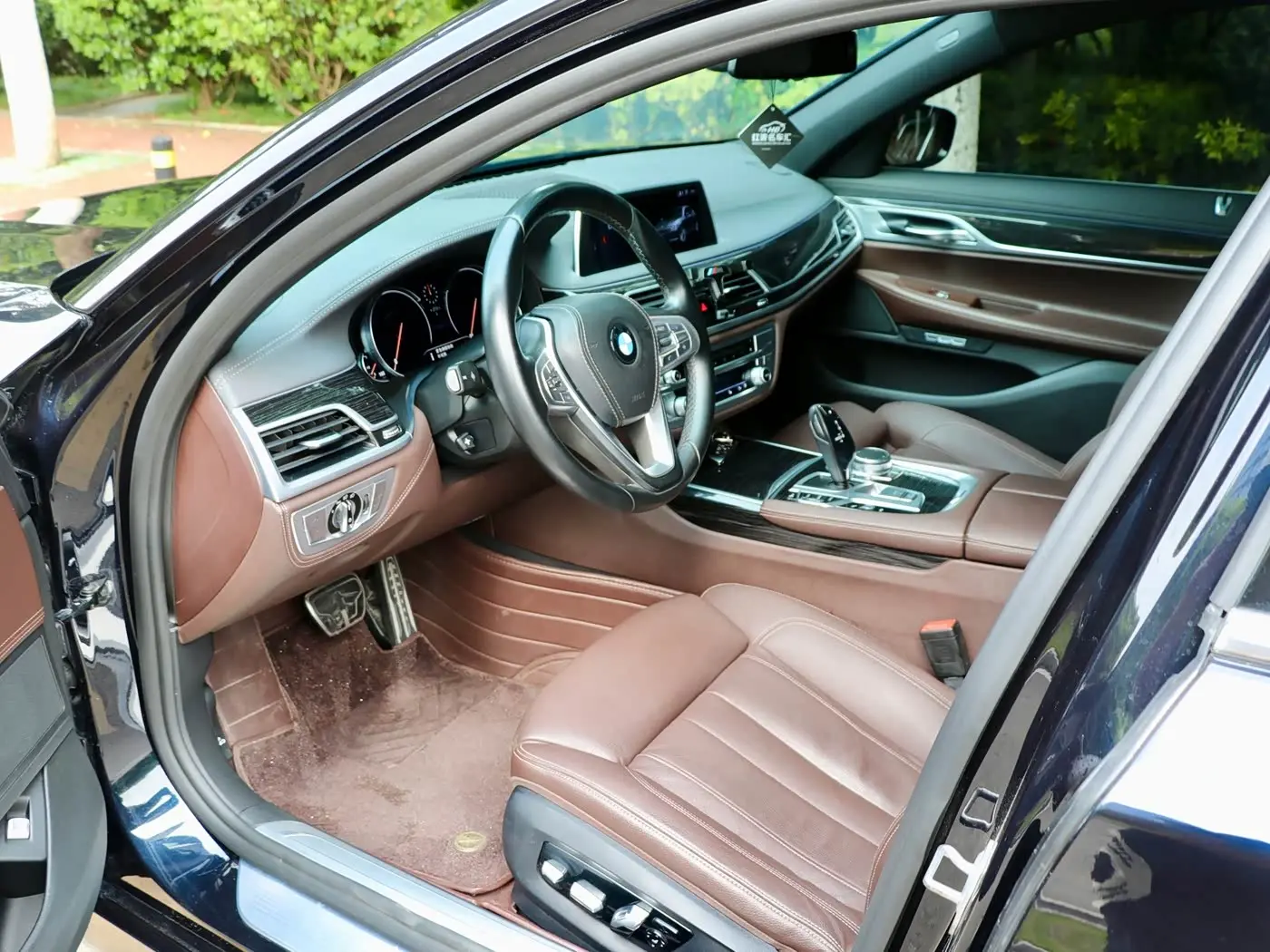 BMW 7 Series 2018 — Фото 8/16