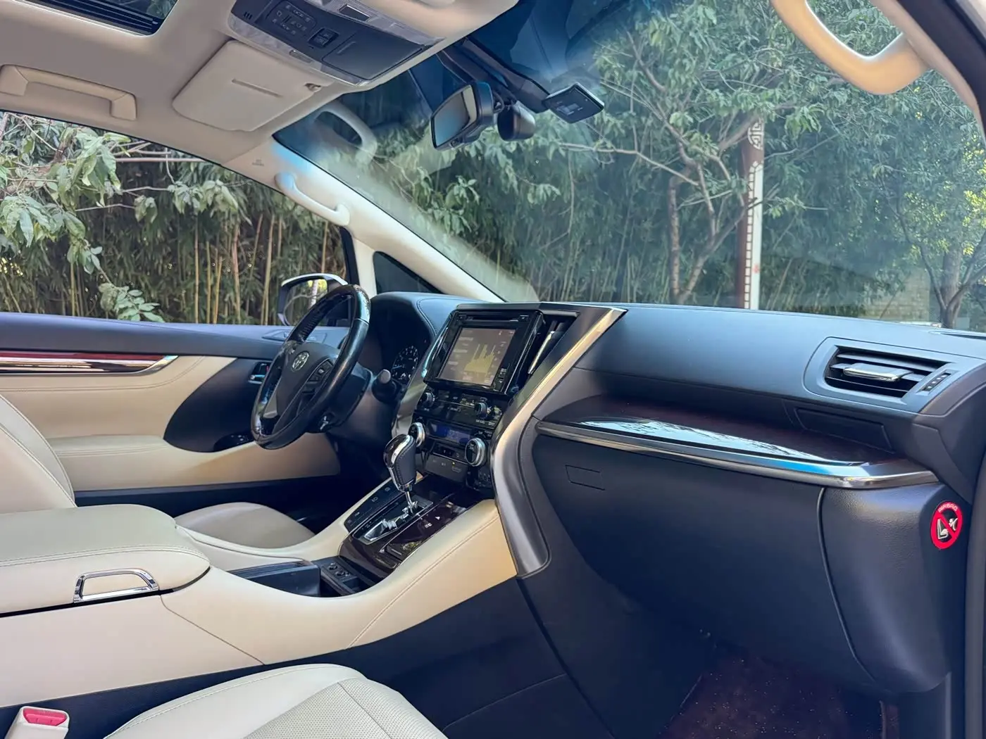 Toyota Alphard 2017 — Фото 4/6