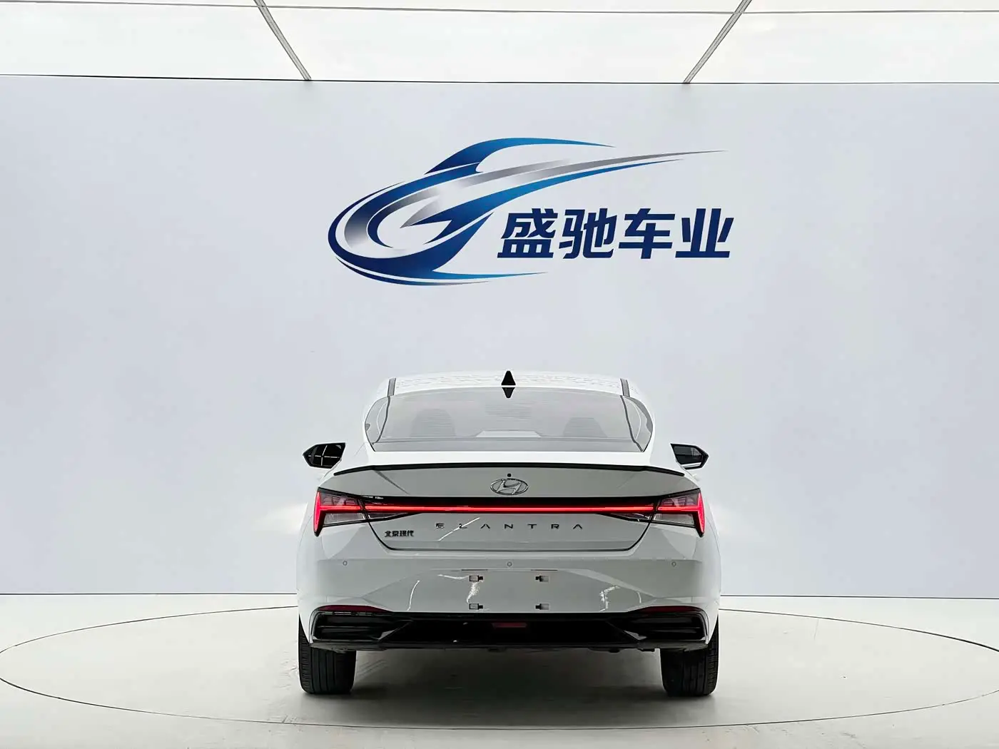 Hyundai Elantra 2023 — Photo 5/20