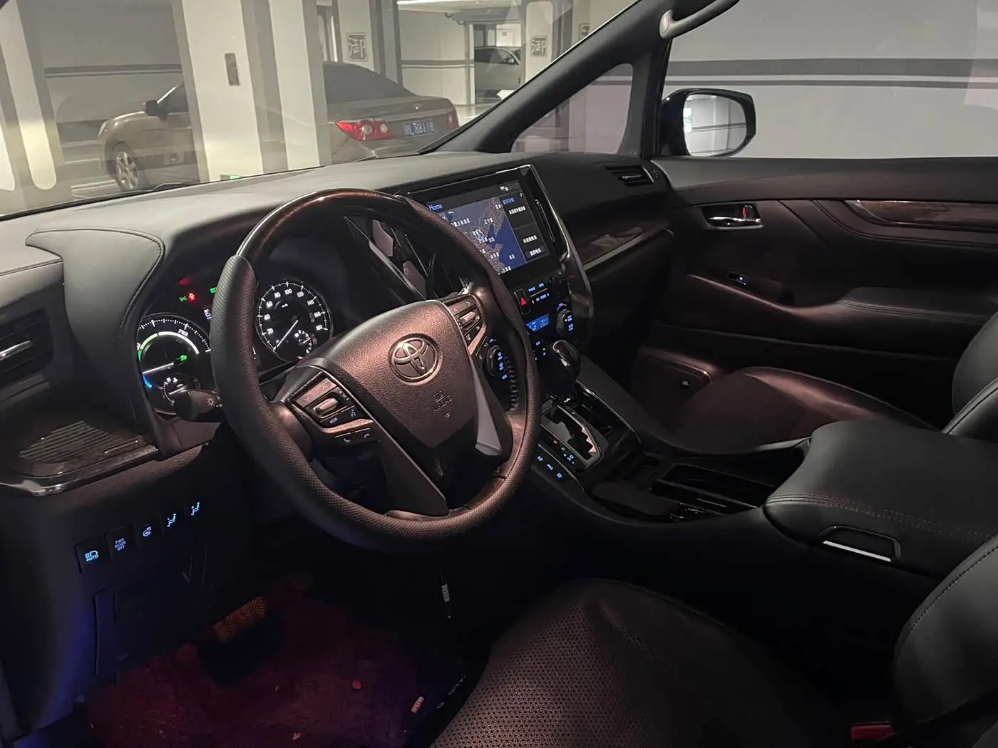 Toyota Alphard 2020 — Photo 10/20