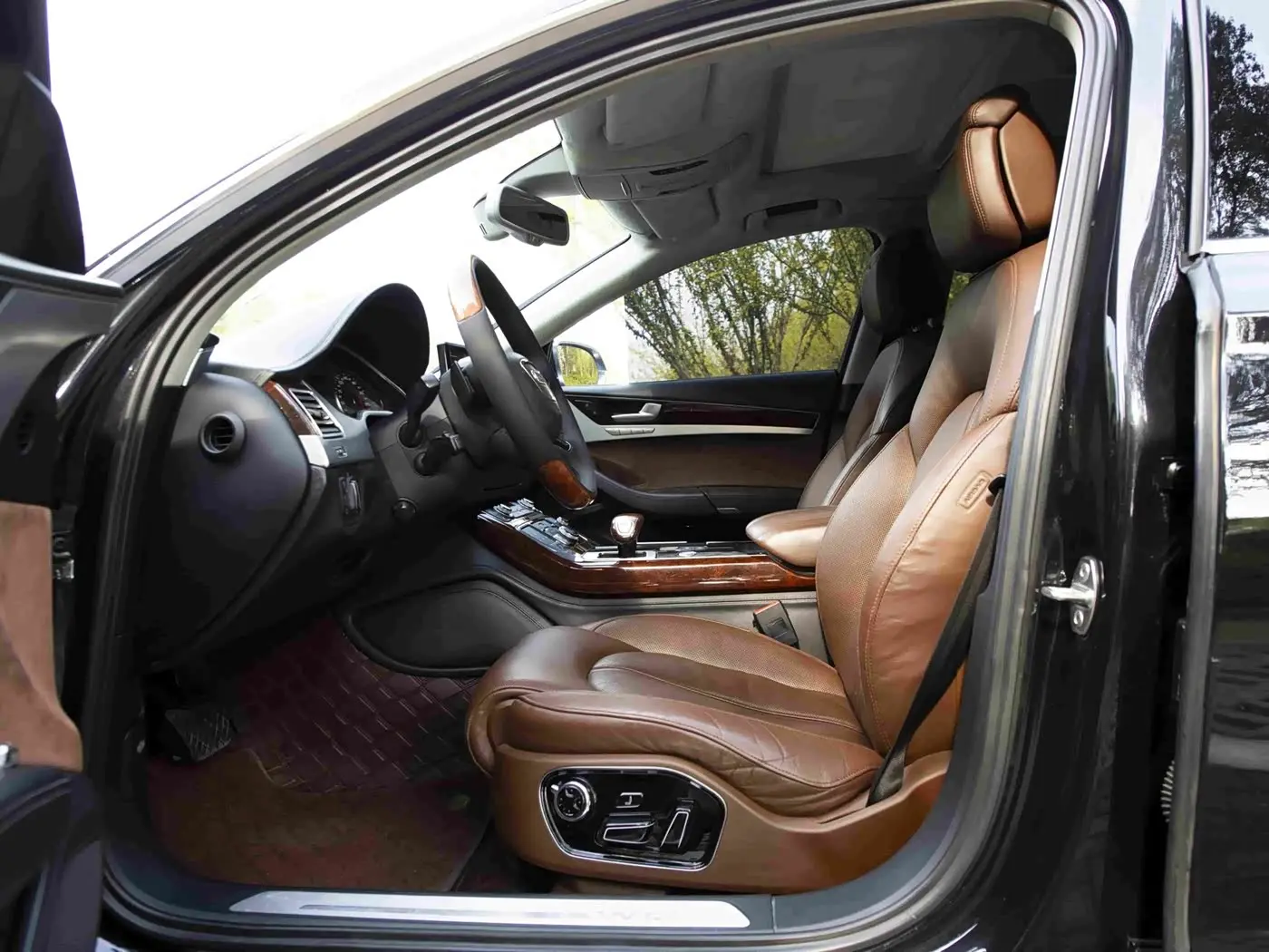 Audi A8 2012 — Photo 10/20