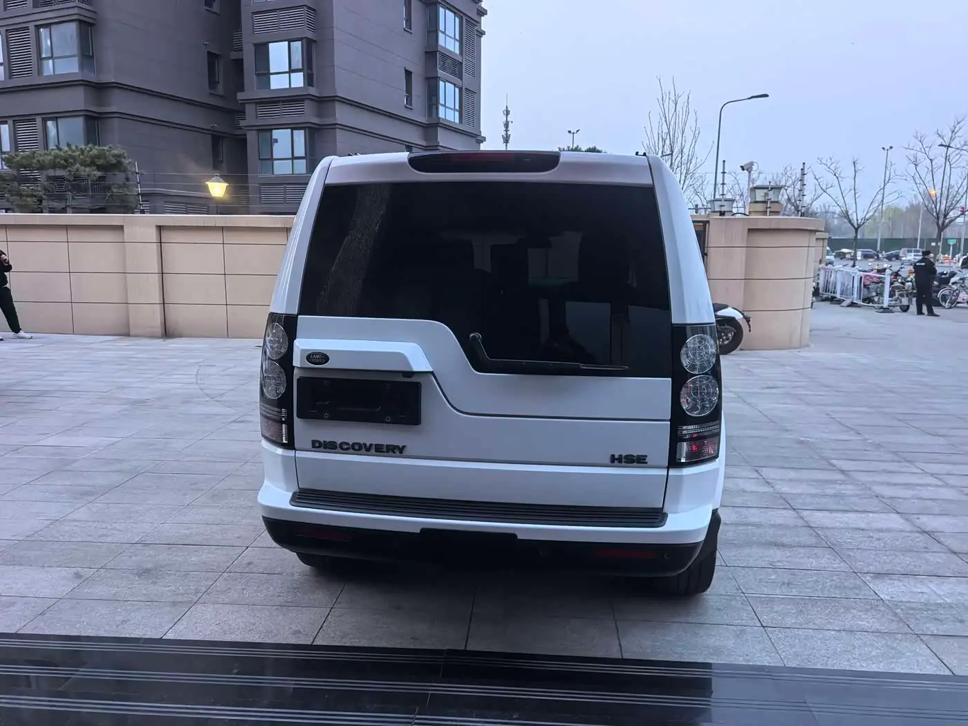 Land Rover Discovery 2015 — Фото 5/19