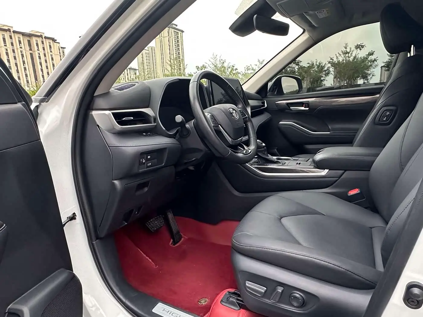 Toyota Highlander 2025 — Photo 4/9