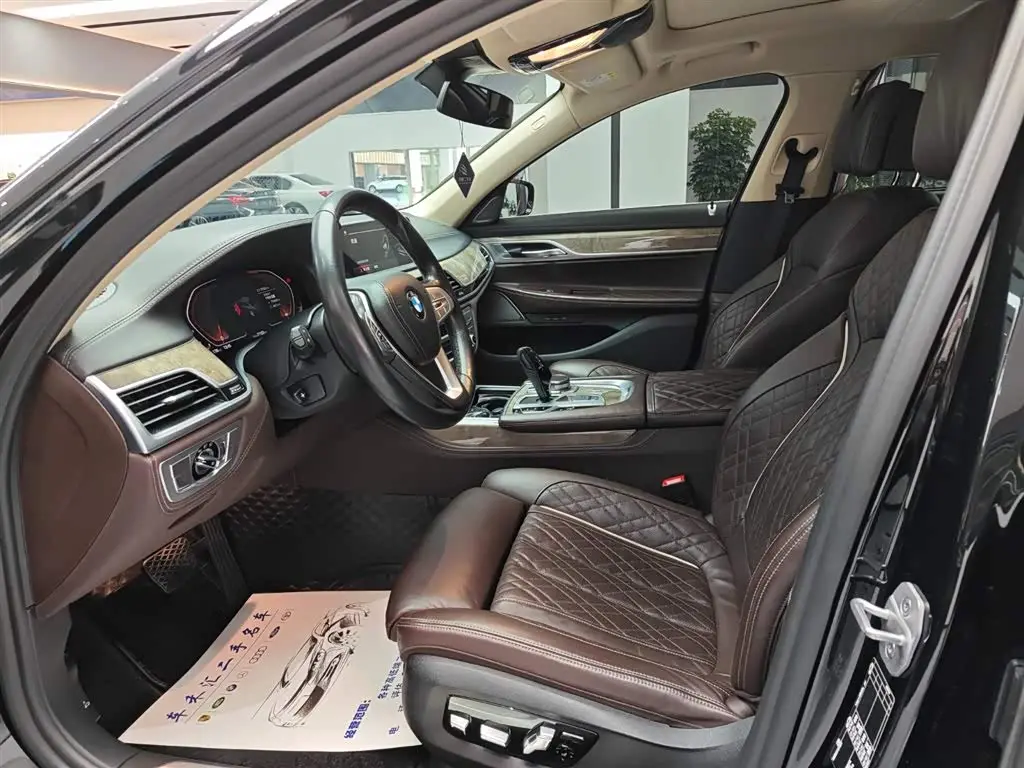 BMW 7 Series 2022 — Photo 4/14