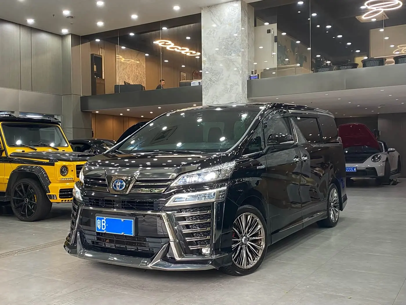Toyota Vellfire 2020 — Photo 1/19