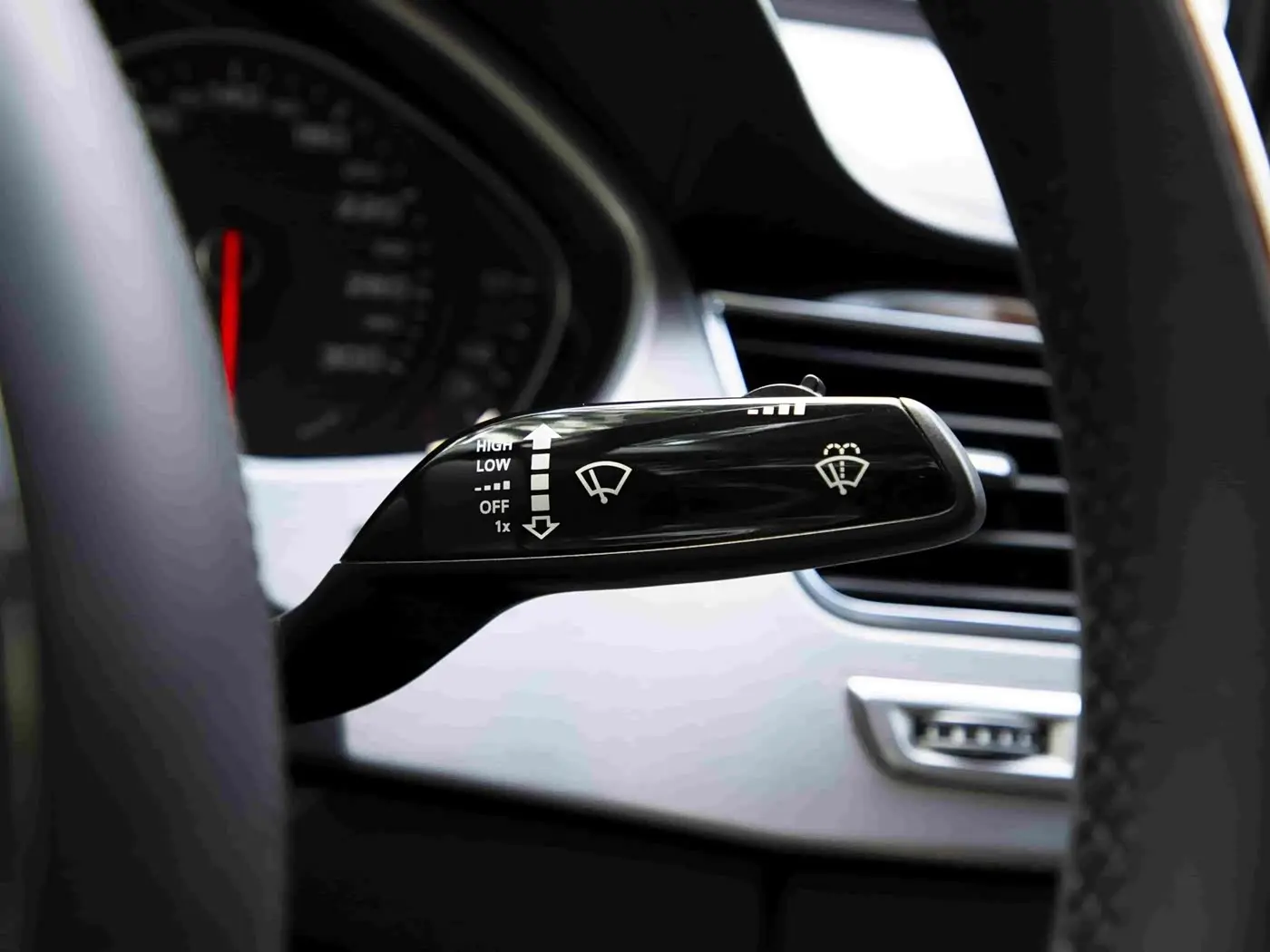 Audi A8 2012 — Photo 18/20