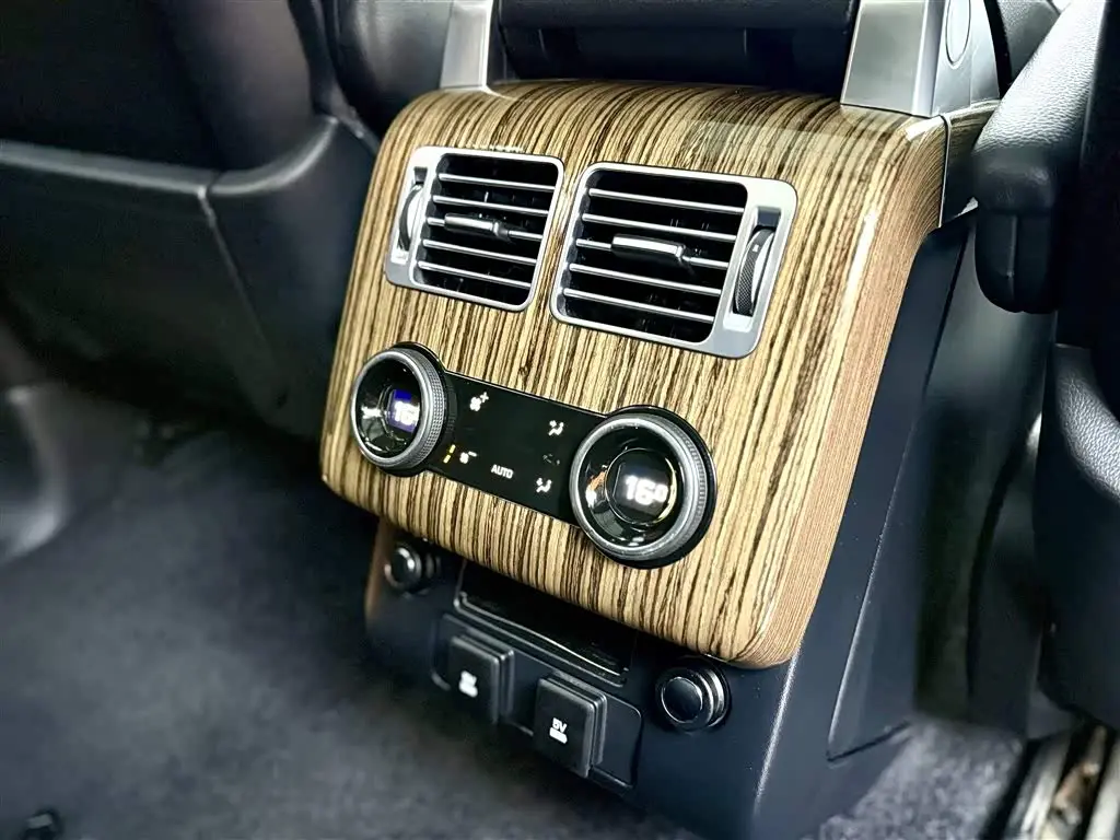 Land Rover Range Rover 2018 — Photo 15/18
