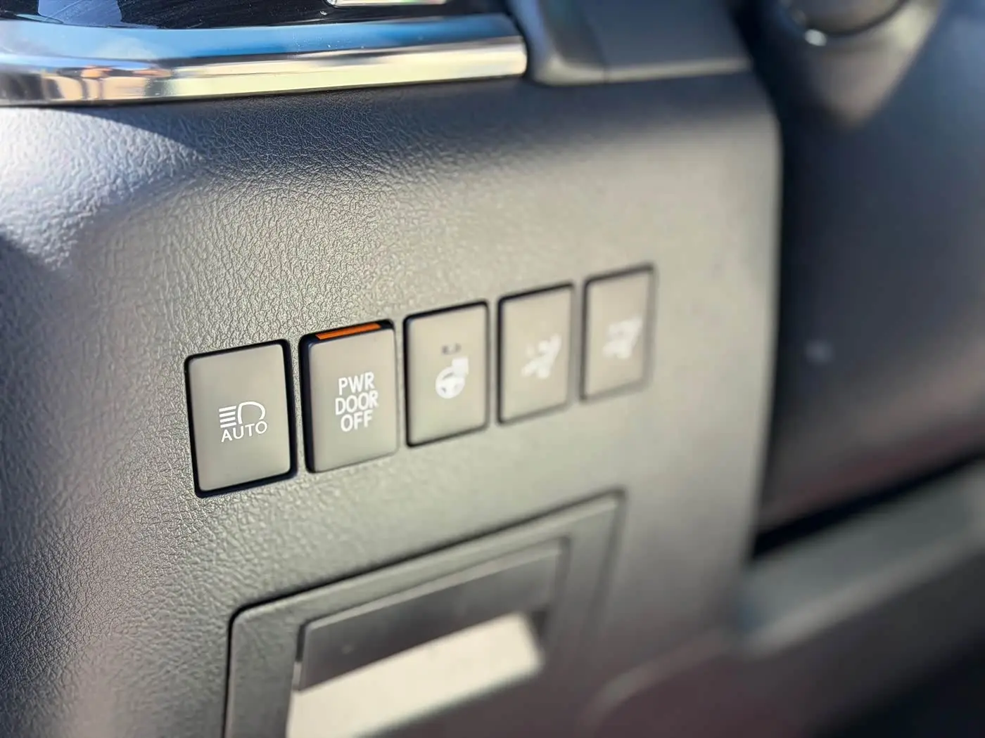 Lexus LM 2020 — Photo 15/20