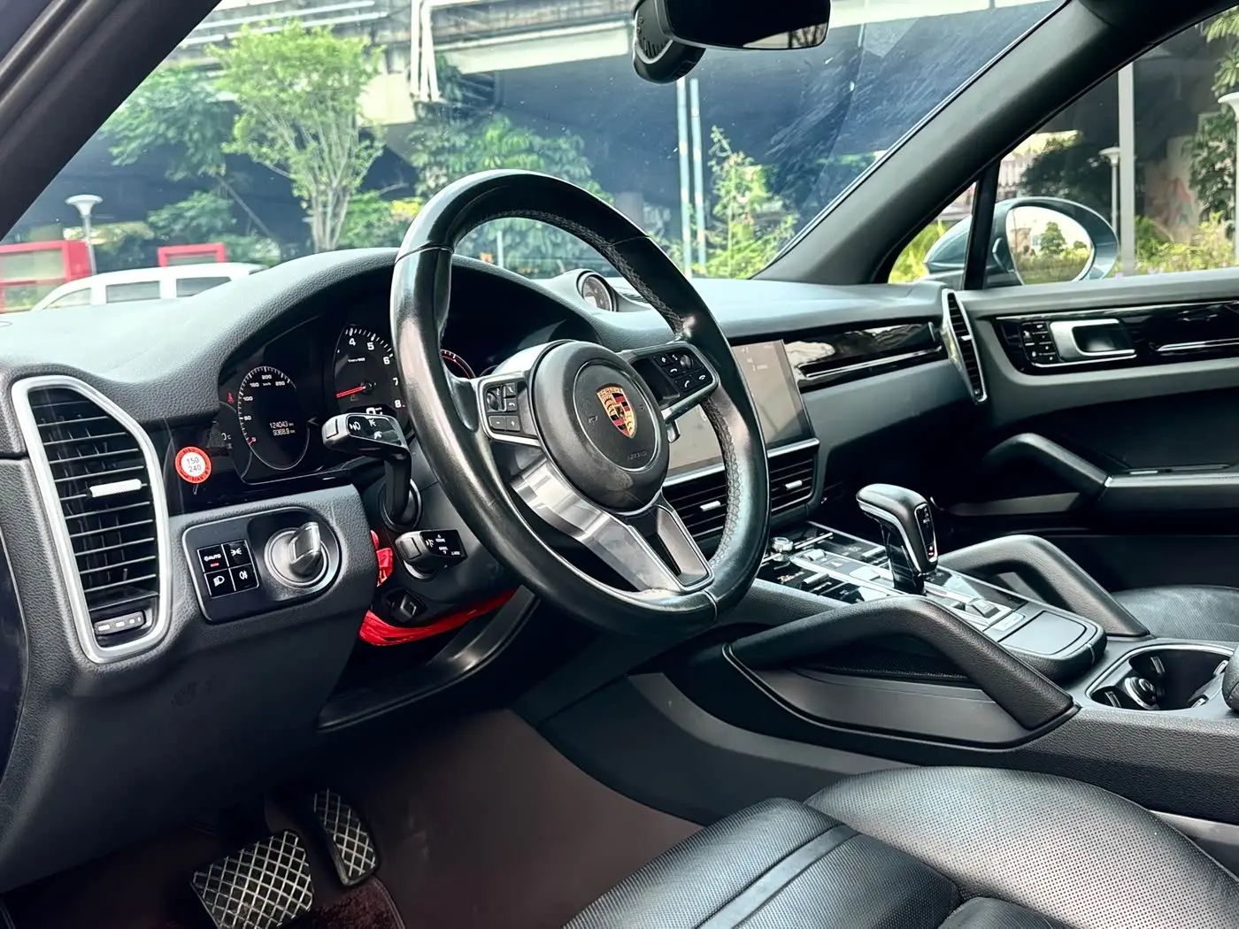 Porsche Cayenne 2018 — Photo 12/16