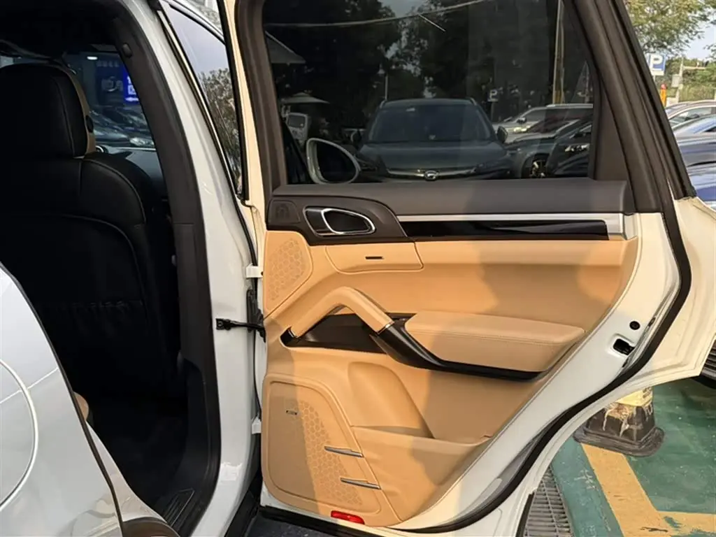 Porsche Cayenne 2017 — Photo 13/20