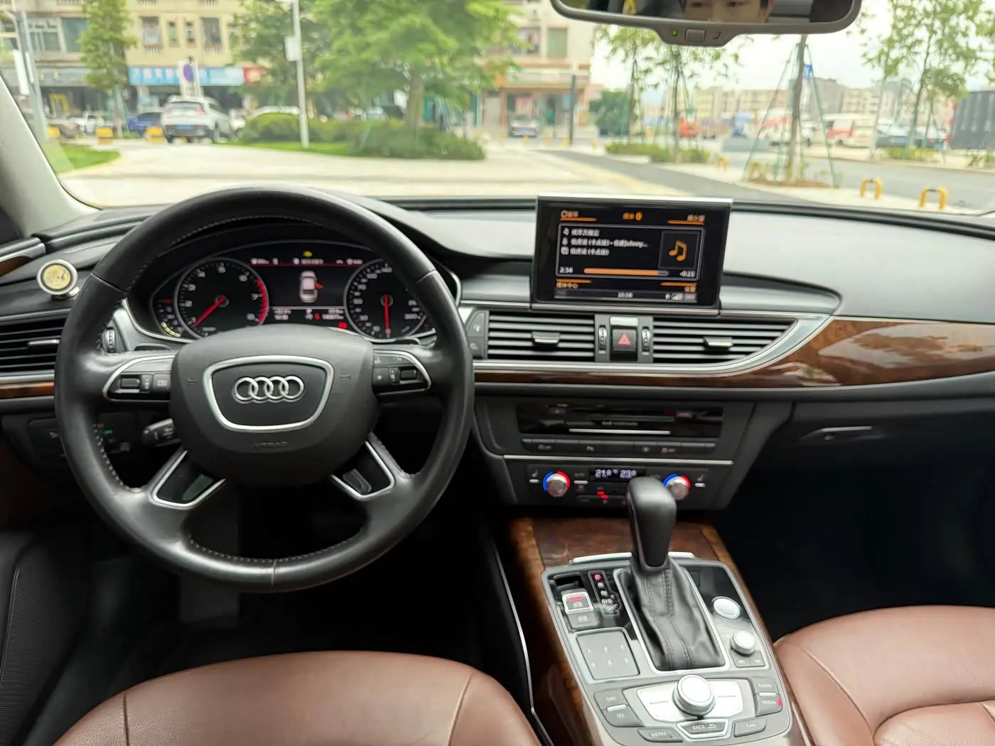 Audi A6L 2016 — Şəkil 10/15
