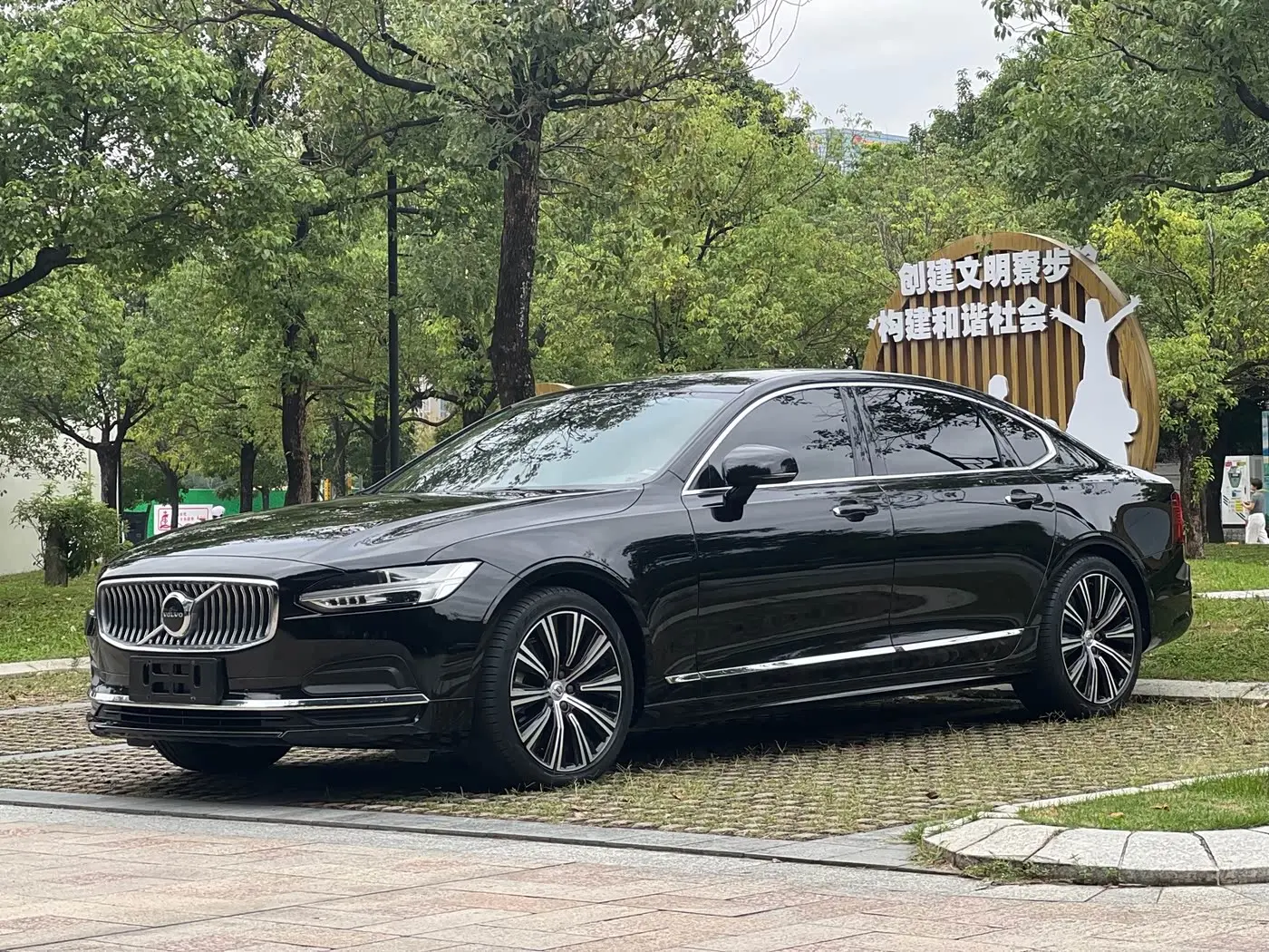 Volvo S90 2023 — Фото 1/20