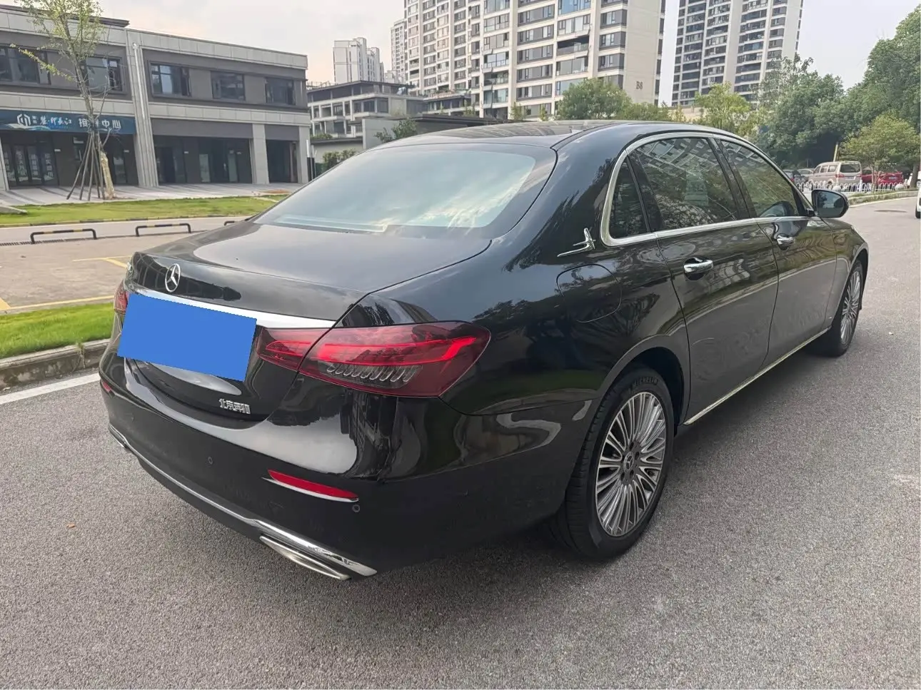 Mercedes-Benz E-Class 2023 — Photo 4/13