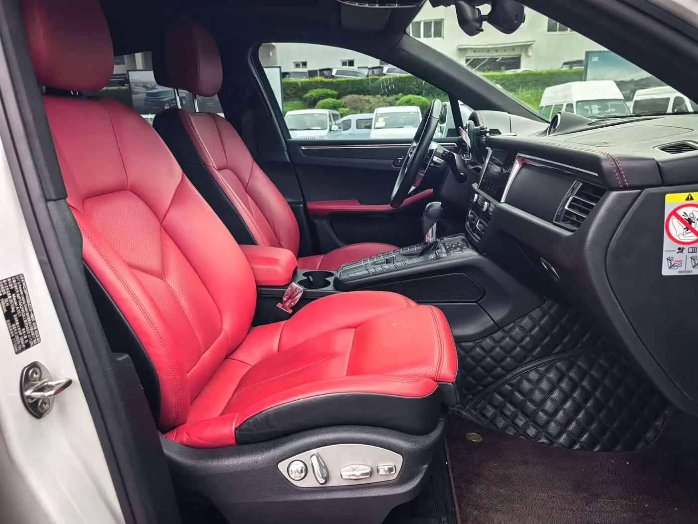 Porsche Macan 2020 — Photo 12/20
