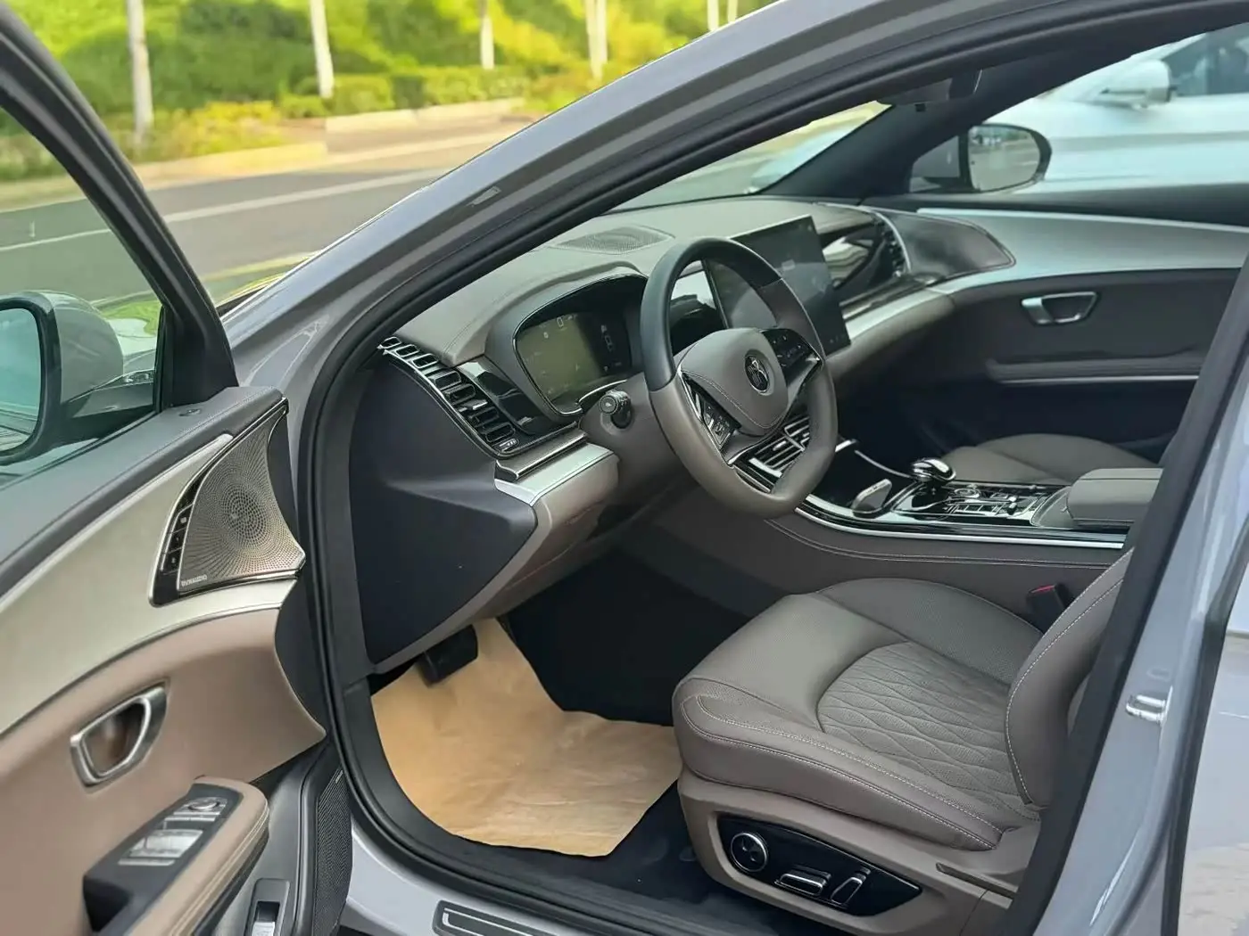 BYD Han 2025 — Şəkil 4/9