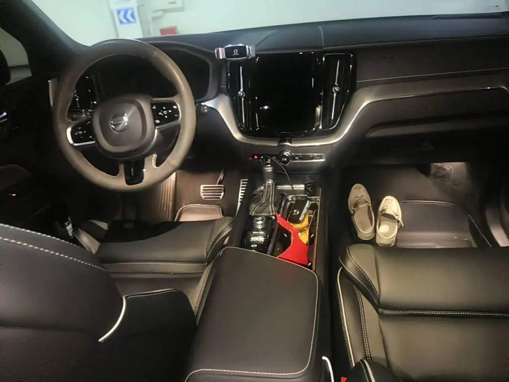 Volvo XC60 2021 — Фото 12/13
