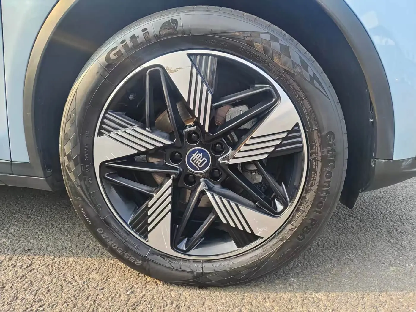 BYD Tang New Energy 2023 — Photo 13/14