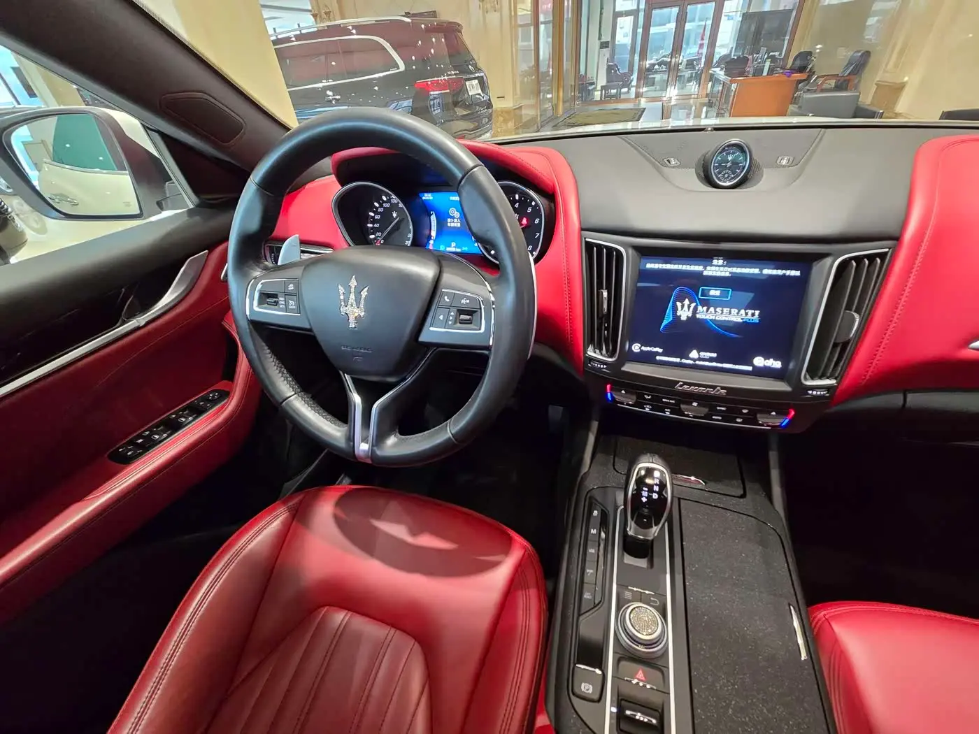 Maserati Levante 2018 — Фото 17/20