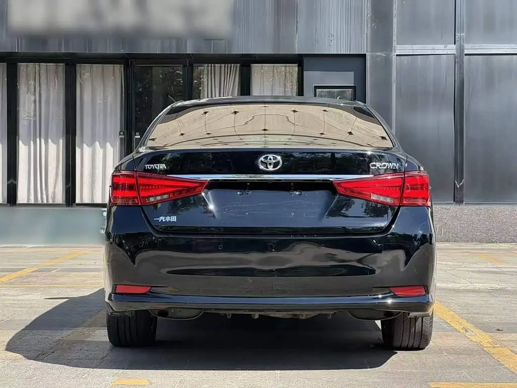 Toyota Crown 2017 — Şəkil 12/20
