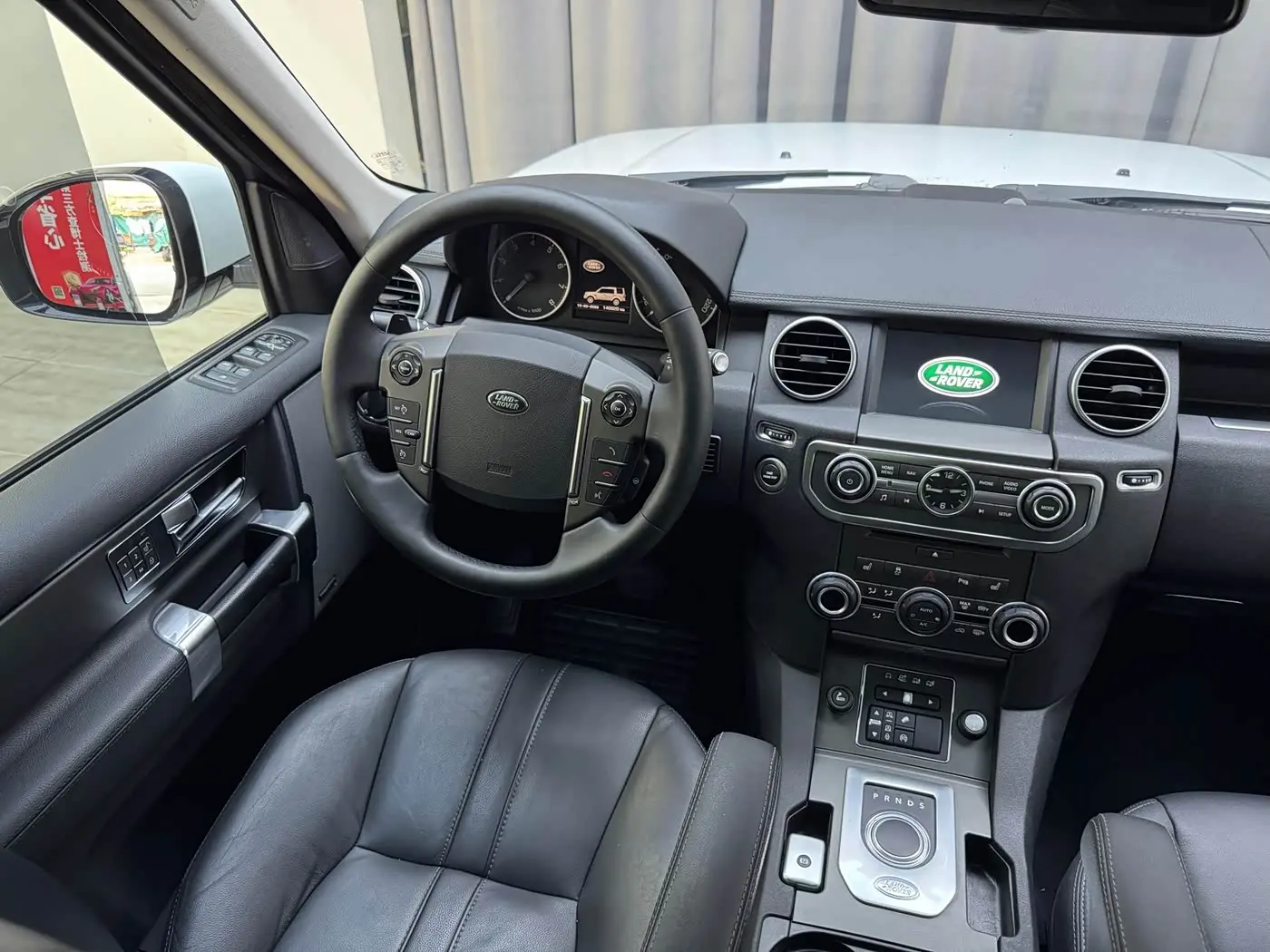 Land Rover Discovery 2016 — Photo 9/18