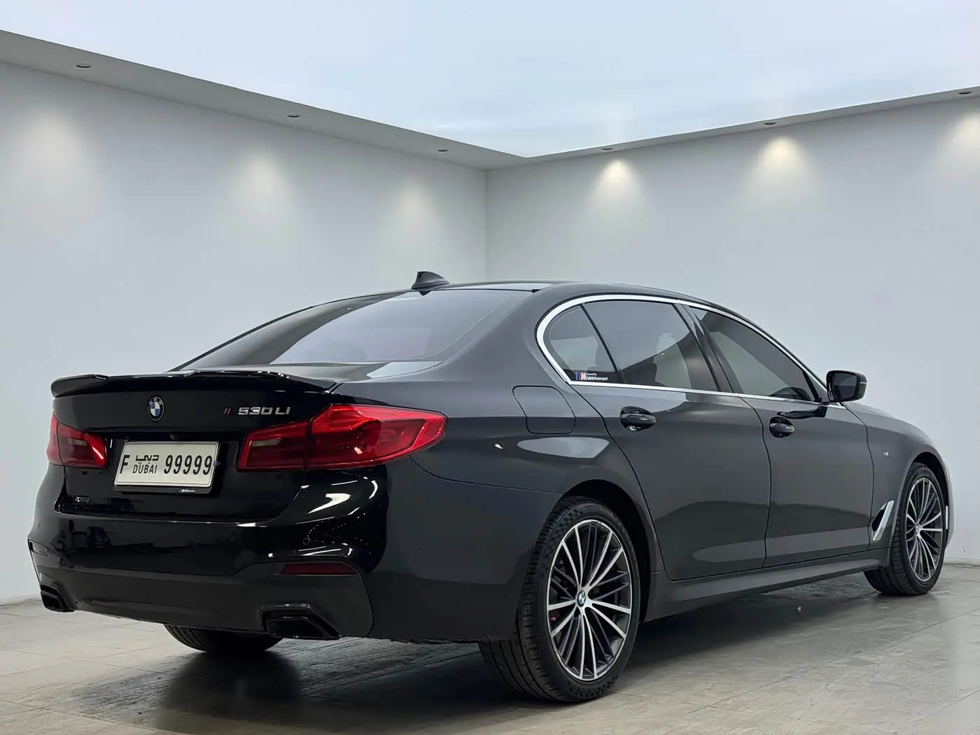 BMW 5 Series 2020 — Photo 9/10