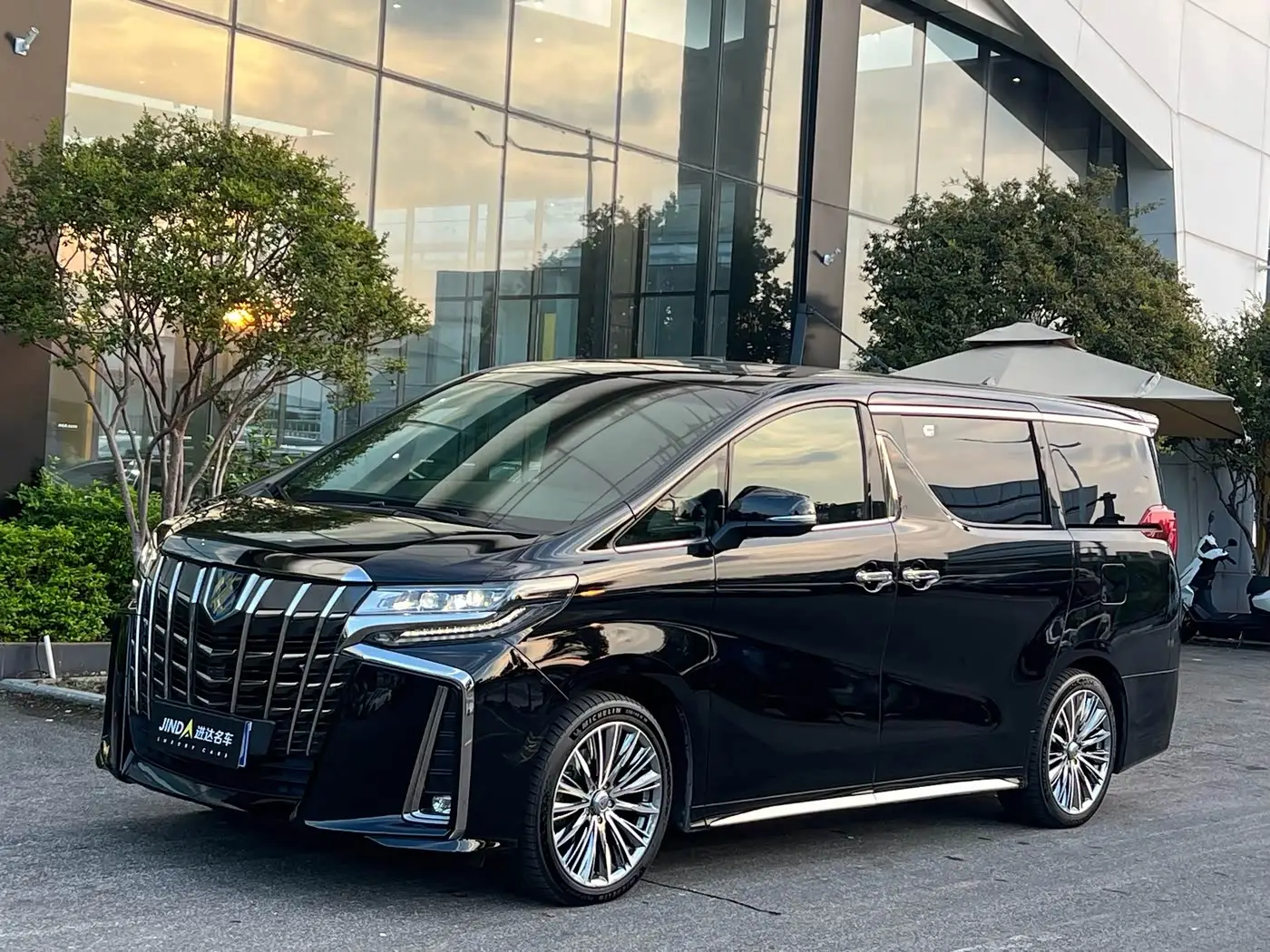 Toyota Alphard, 2023