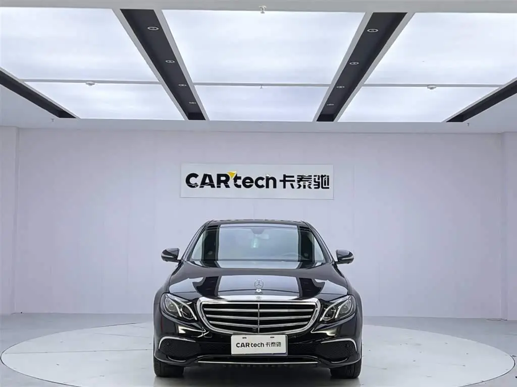 Mercedes-Benz E-Class 2020 — Photo 8/20