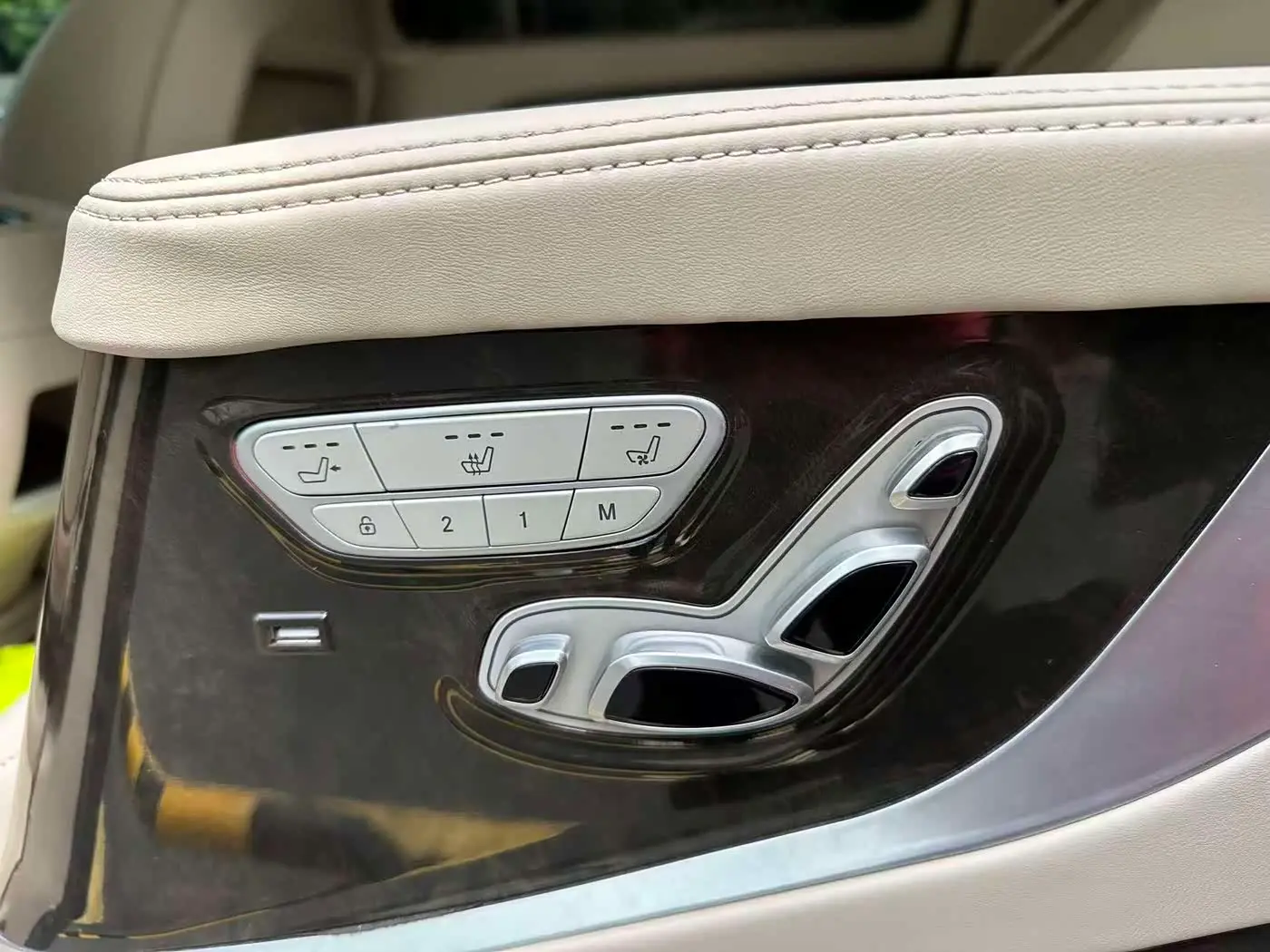 Mercedes-Benz V-Class 2022 — Фото 12/15