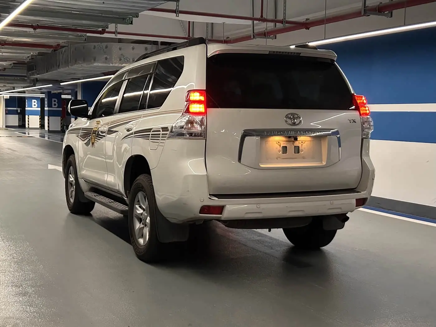 Toyota Prado 2012 — Photo 6/11