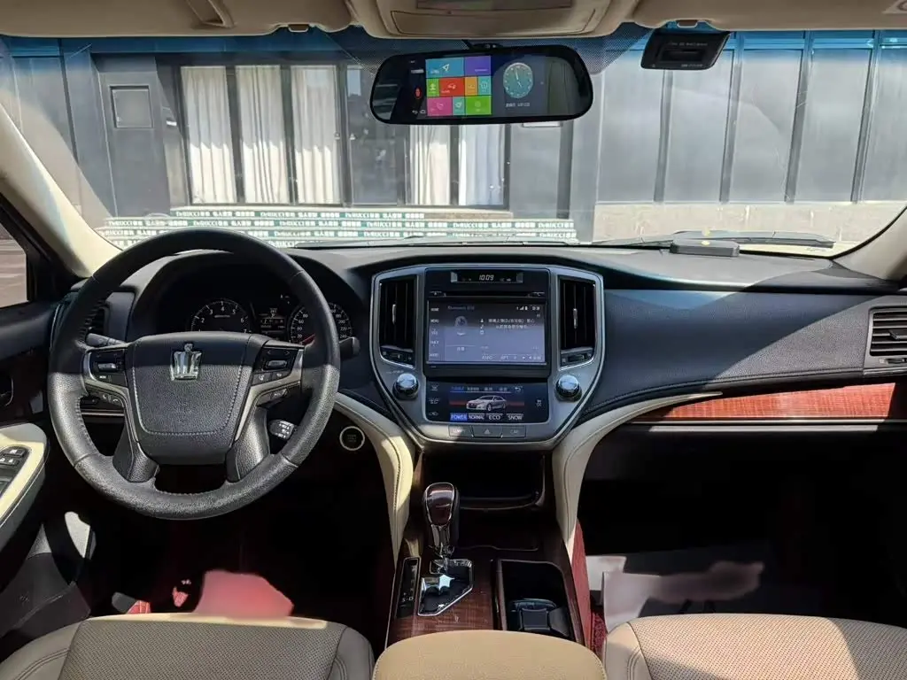 Toyota Crown 2017 — Şəkil 14/20