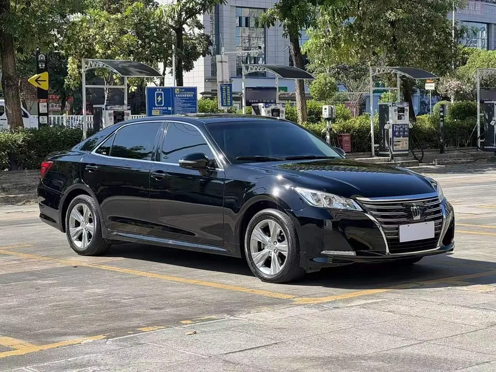 Toyota Crown 2017 — Şəkil 7/20