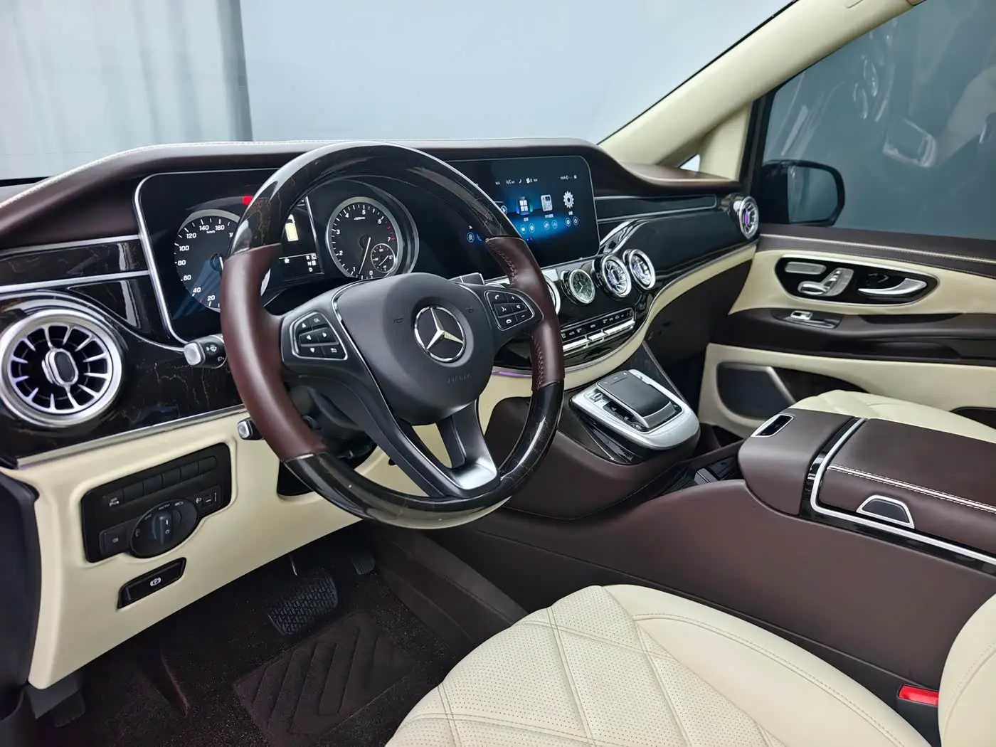 Mercedes-Benz Vito 2024 — Photo 9/20