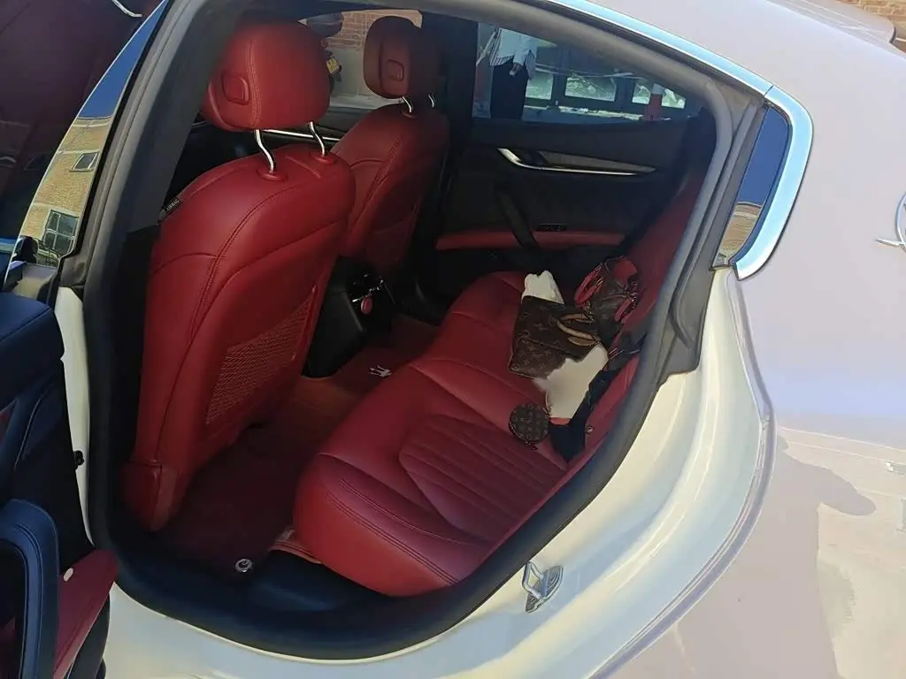 Maserati Ghibli 2021 — Şəkil 15/20
