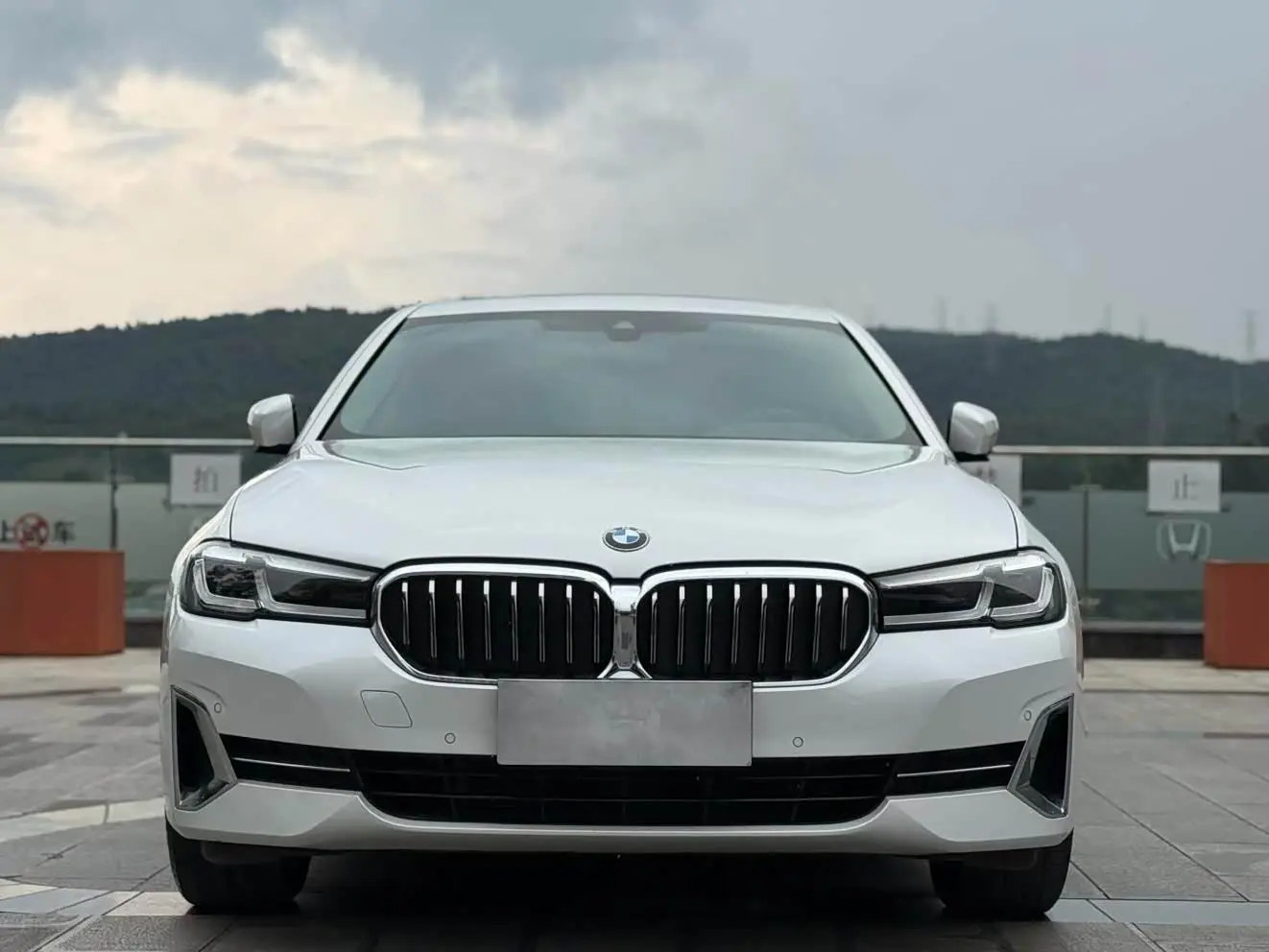 BMW 5 Series 2023 — Photo 2/9
