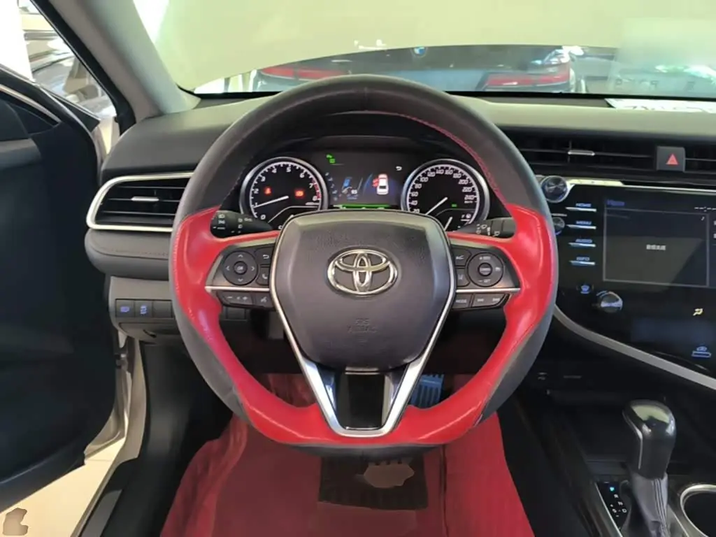 Toyota Camry 2018 — Фото 11/20