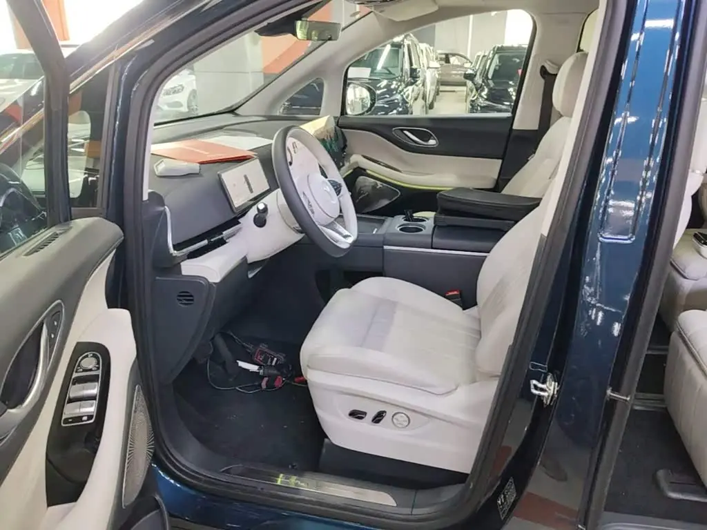 Voyah Auto Voyah Dreamer 2025 — Photo 15/20