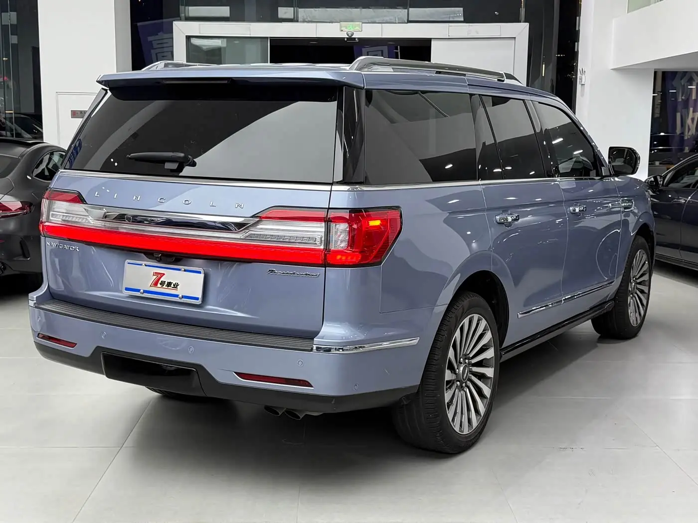 Lincoln Navigator 2019 — Фото 15/16