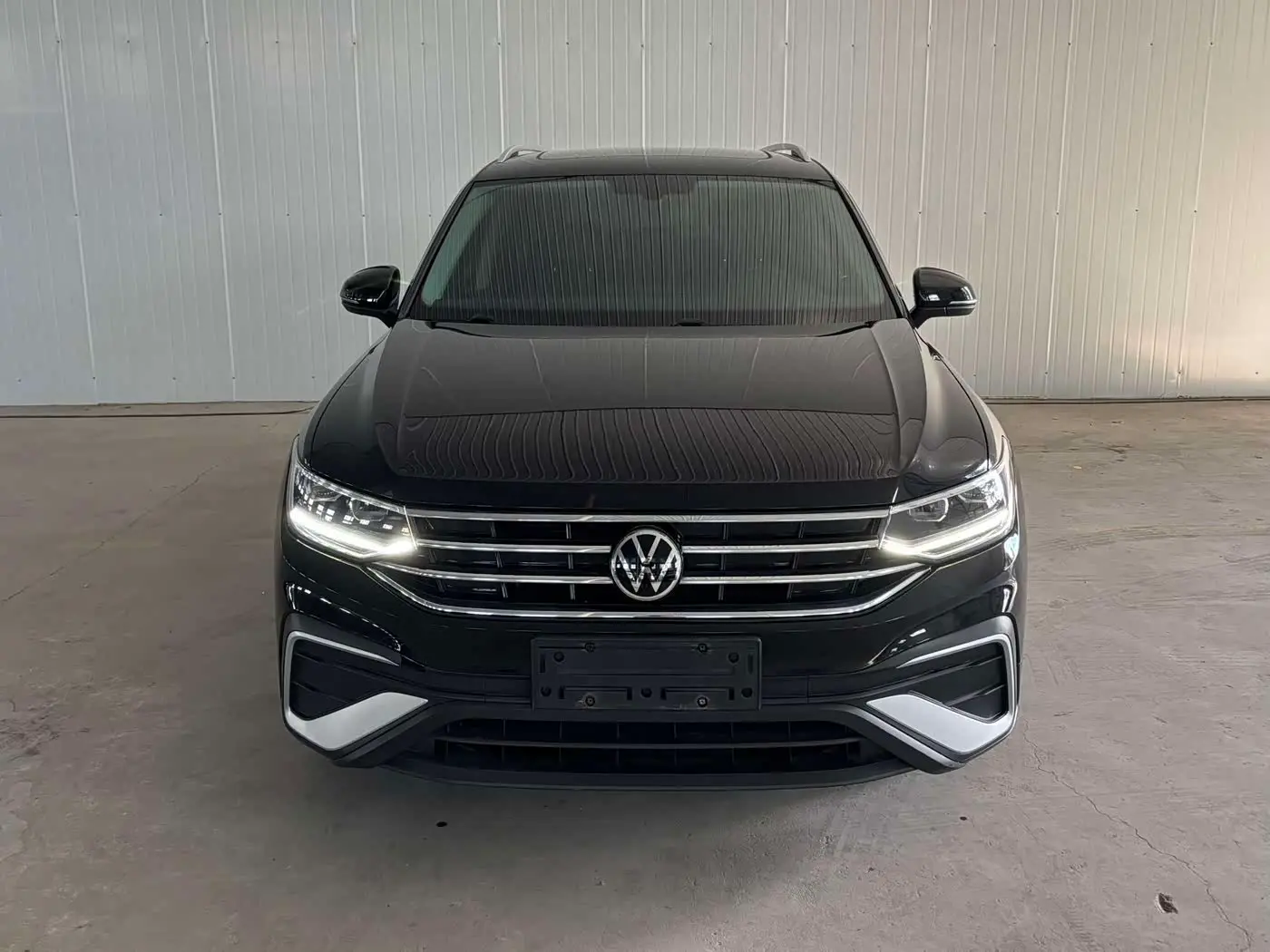 Volkswagen Tiguan L 2022 — Photo 3/20
