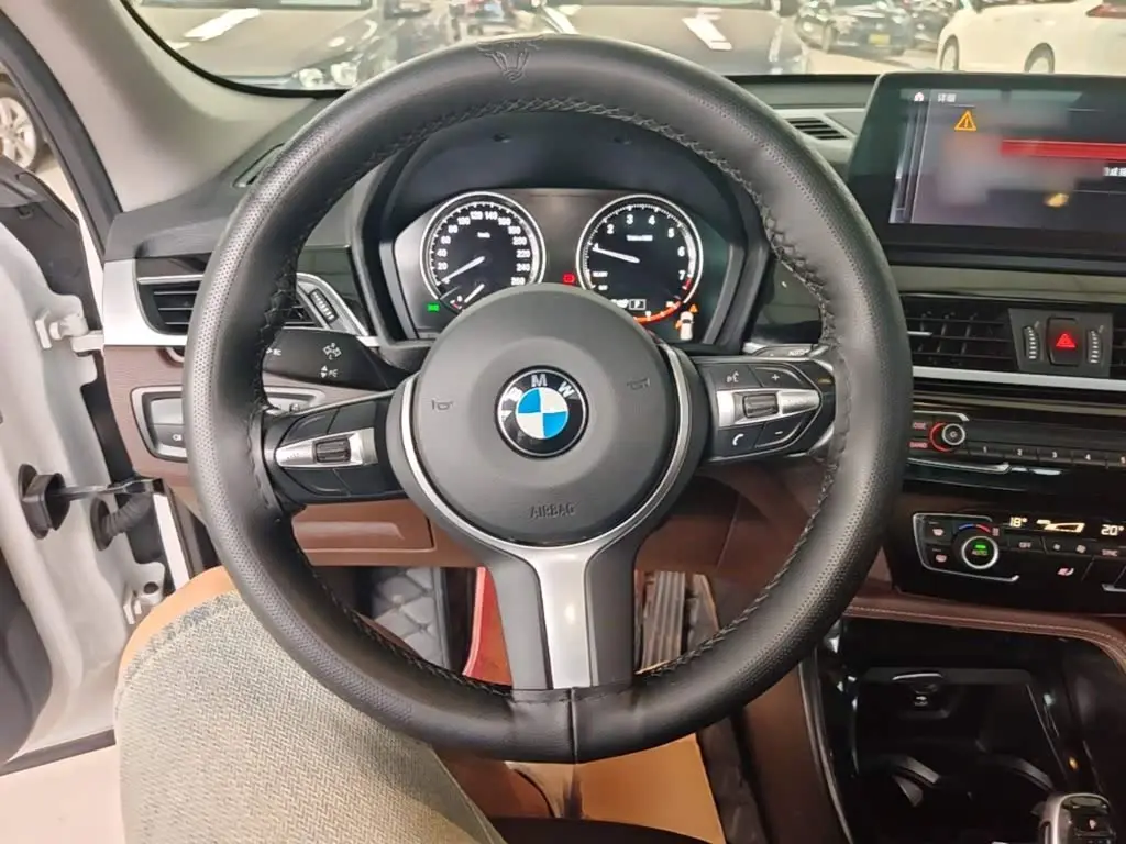 BMW X1 2021 — Photo 7/20