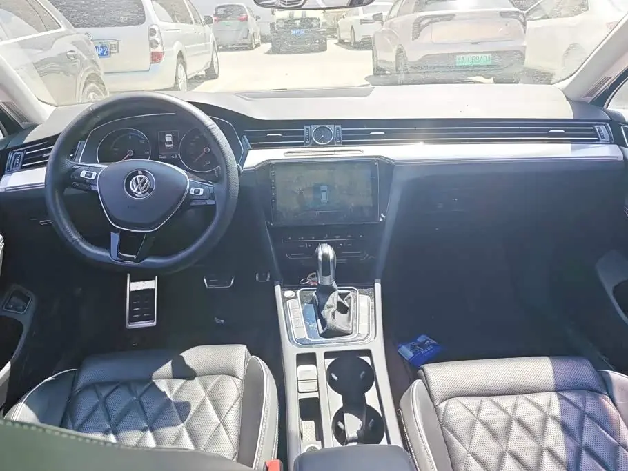 Volkswagen Magotan GTE Plug-in Hybrid 2021 — Photo 12/16